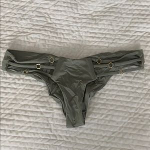 Beach bunny medium bottoms- NEVER WORN